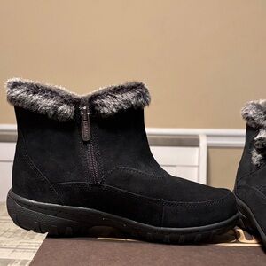 Khombu Black Winter Boots with Faux Fur